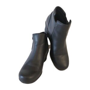 Mozo Women's Black Leather Ankle Boots With Side Zipper Size 9